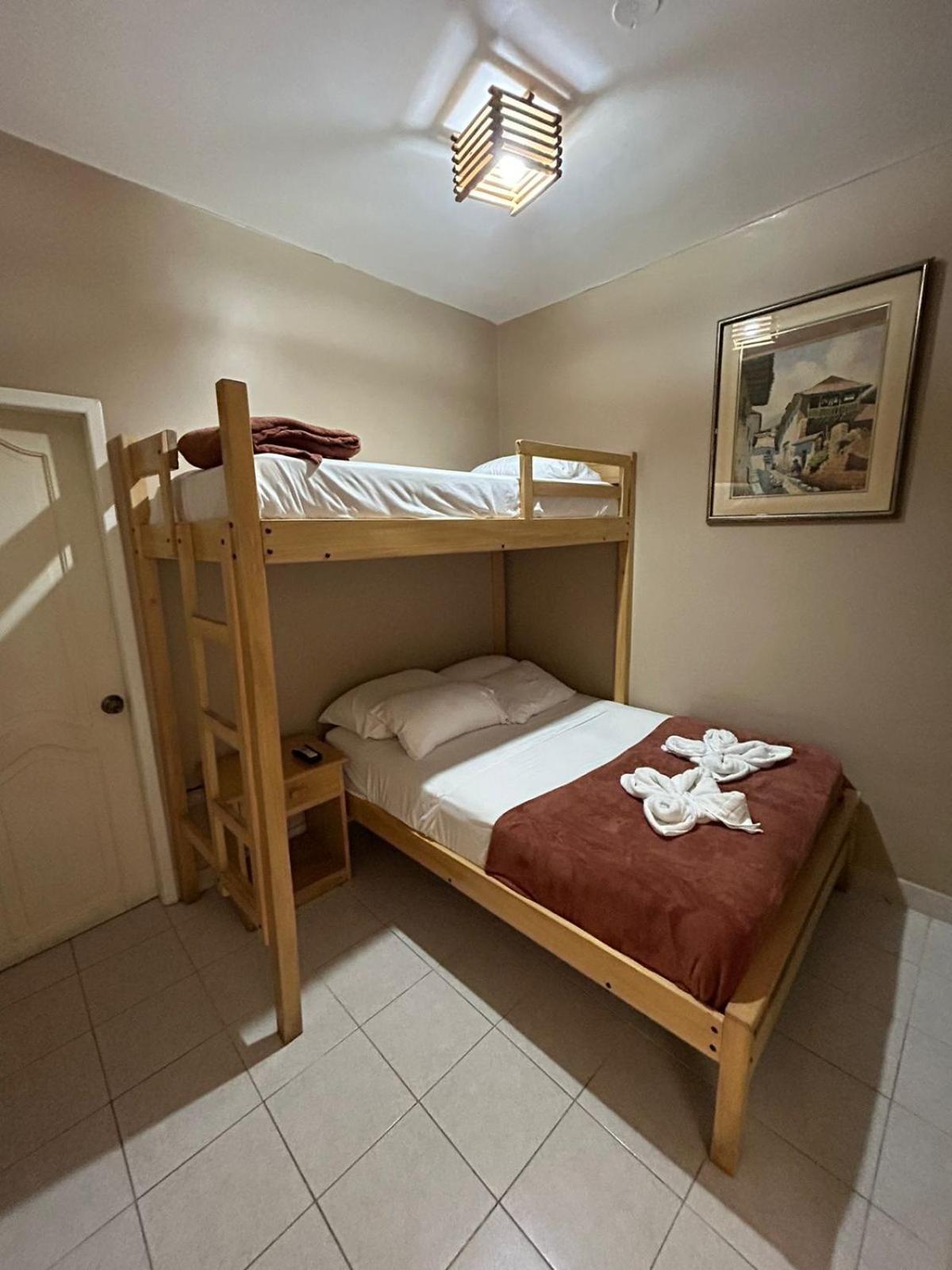 Chescos Hotel 萨利纳斯 外观 照片